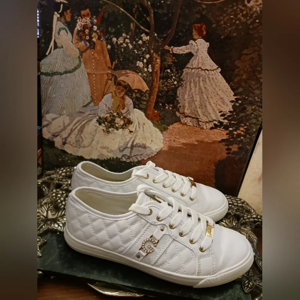 👟👟GBG Guess Women’s White Leather 🧦Quilted Pattern Shoes Size 8M.🧢🛍🎁 - Picture 10 of 14